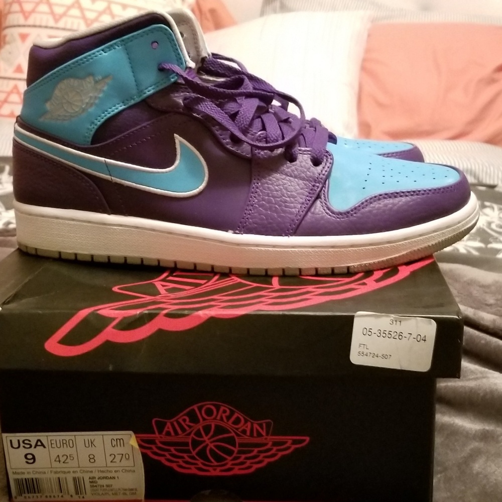 Men's size 9 Retro Air Jordan 1's Mid